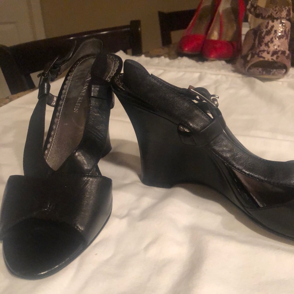 Pretty wedge black shoes